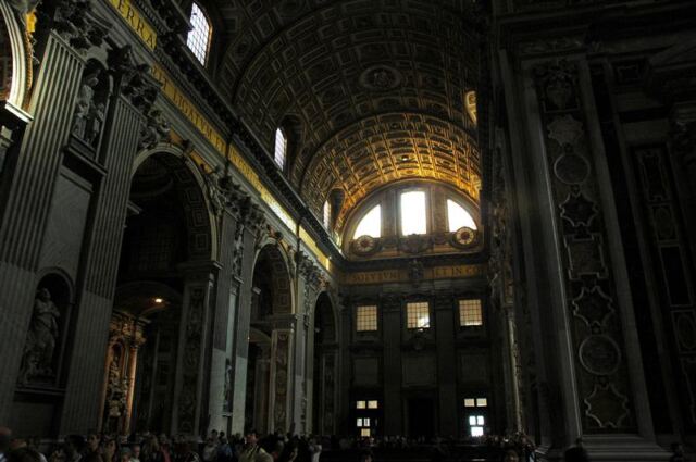 Interior of St. Peter's Basilica (5)