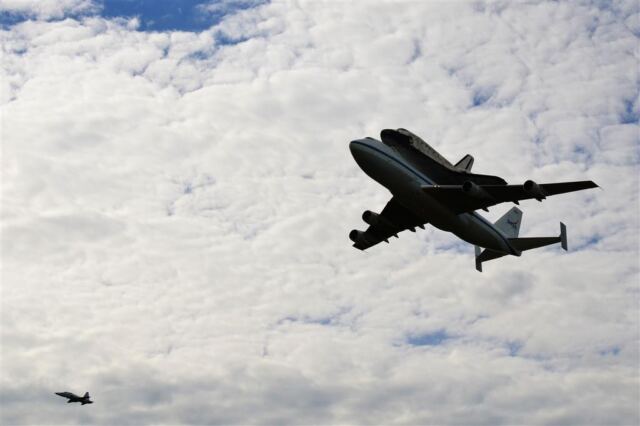 Discovery fly-by 1 (3)