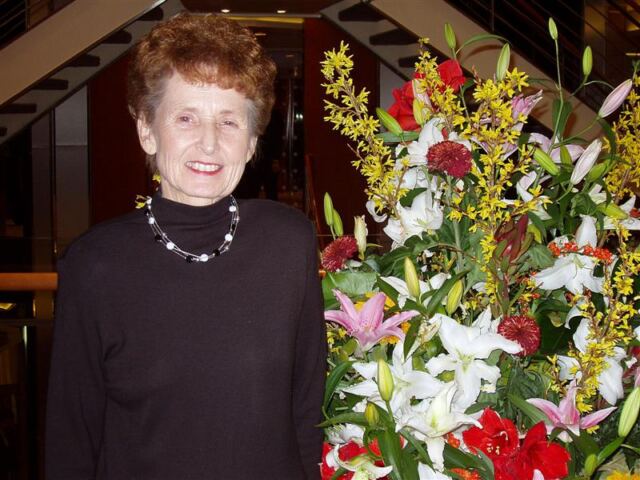 PO - Geri and flowers (2)