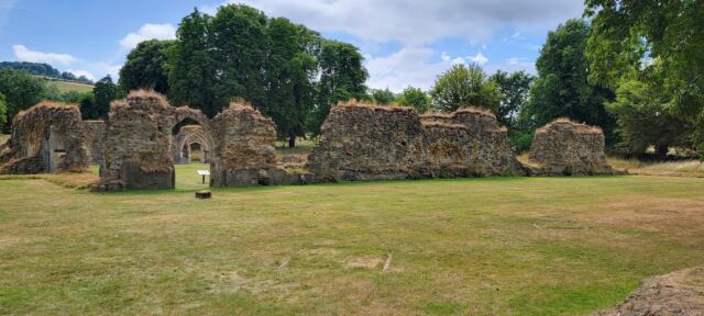 Hailes Abbey ruins (01)