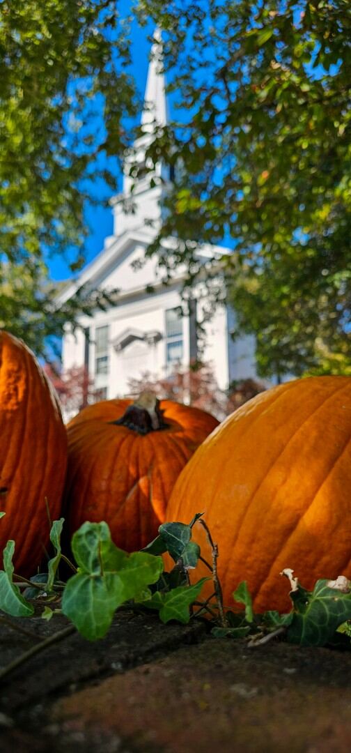Chatham church and pumpkins 02