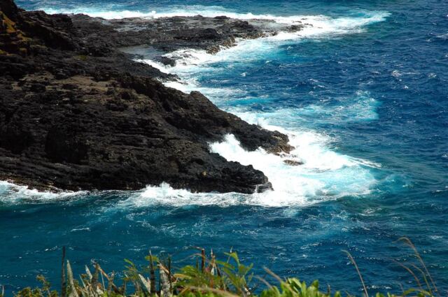 Waves crash on rocks (2)