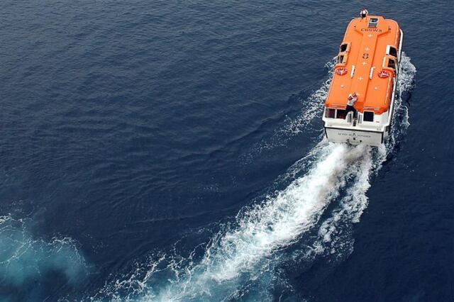 The tender is away!