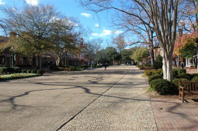 Colonial Williamsburg - street shot (1)