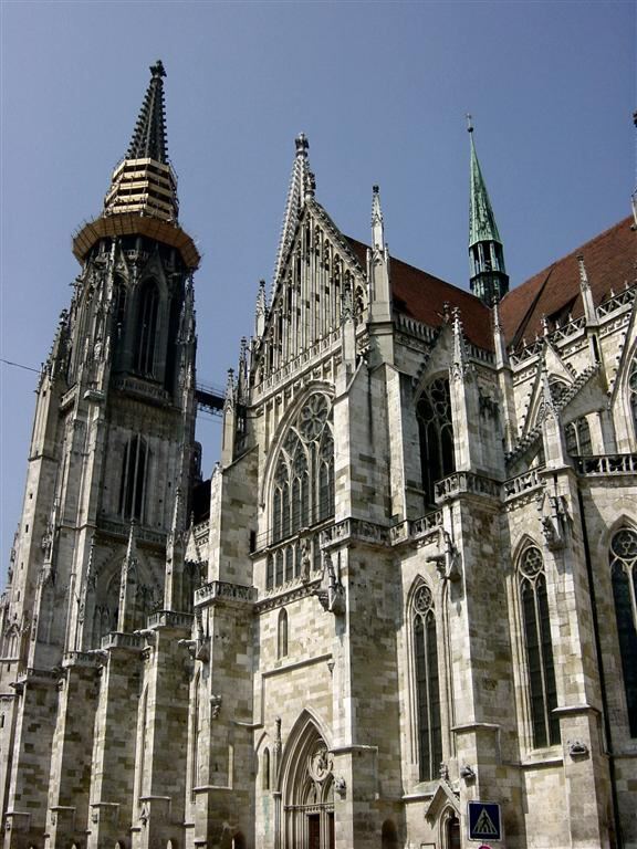 looking-up-from-back-outside-cathedral