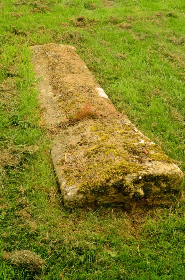 Ancient (some think Knight Crusader) grave marker - St. Eadburgha's Church - Ebrington (2)