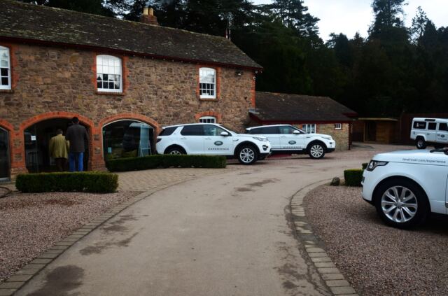 So many Range Rovers
