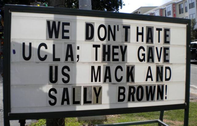 El Arroyo sign