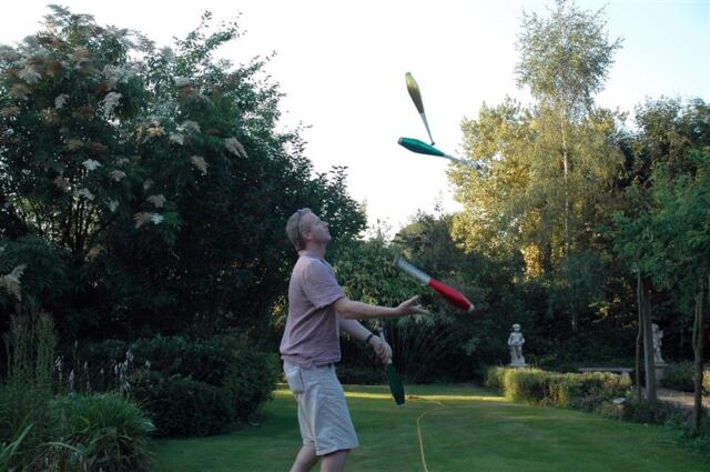 Julian juggles (2)