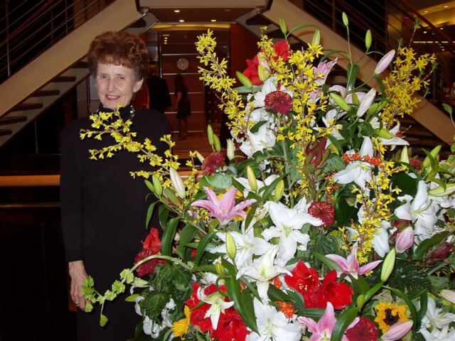 PO - Geri and flowers (1)