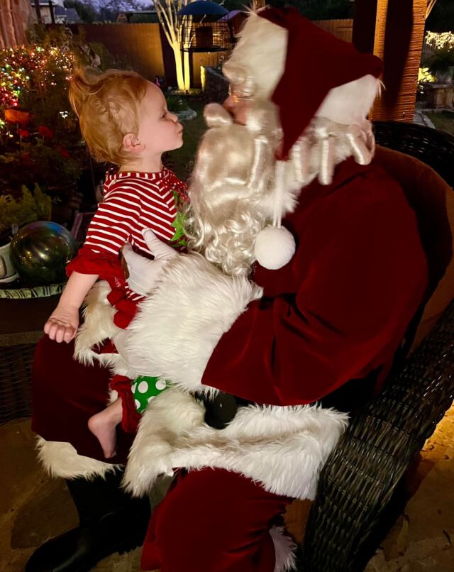 Shiloh kisses for Santa
