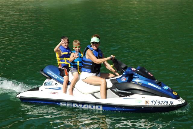 matt-nick-and-suzanne-take-a-first-jetski-ride