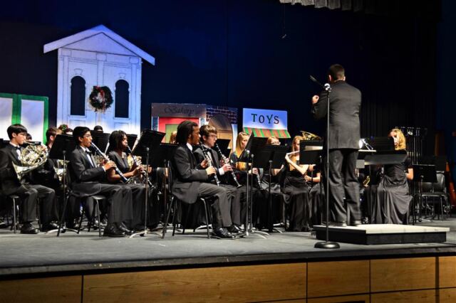 conducting-the-fhs-concert-band-1-