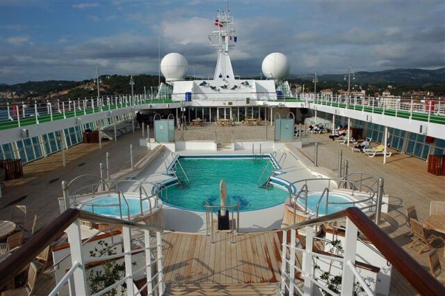 Voyager main top deck