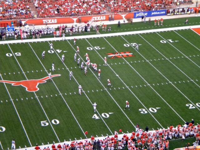 First offensive play for Texas in 2009