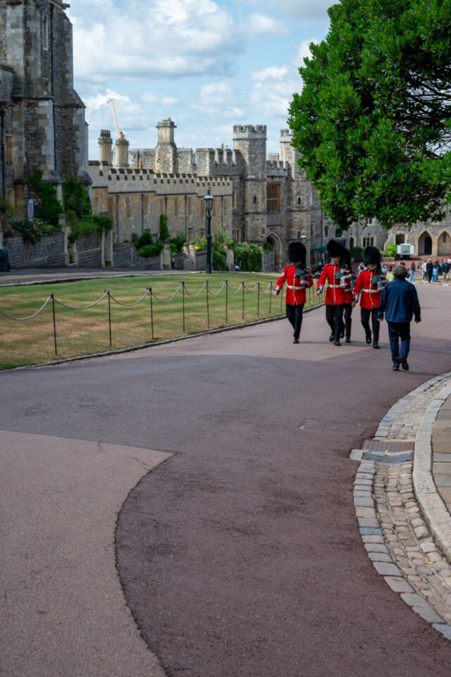 Kings Guard - marching 01