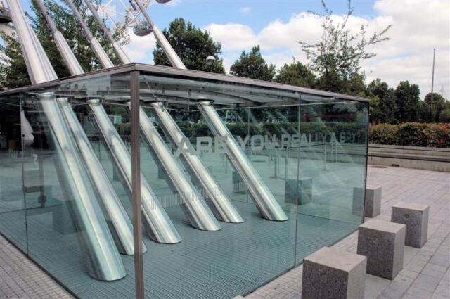 London Eye - base cables (2)