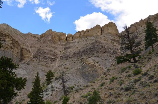Shear cliffs from Mammoth to Gardiner