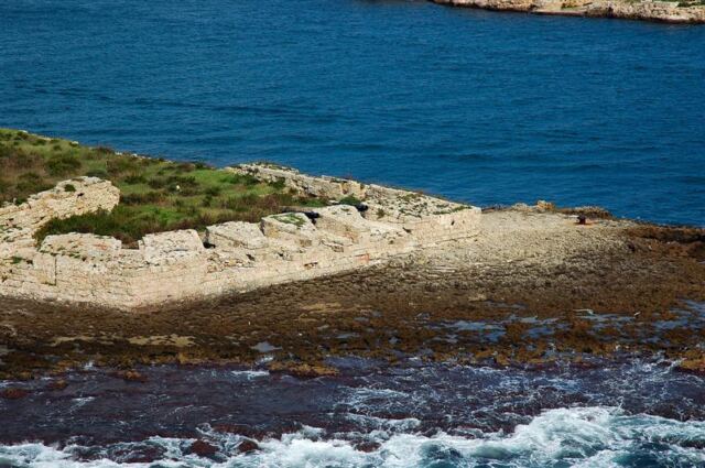 Cannons at tip of penninsula