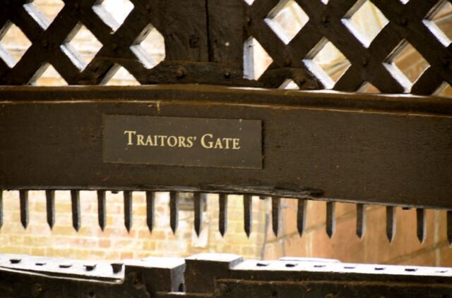 Traitor's Gate from inside the Tower of London (2)