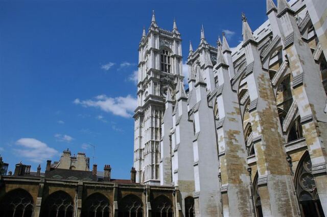 Westminster Abbey interior courtyard (1)