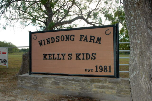 windsong-farm-sign