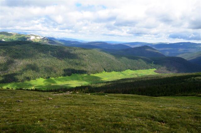 River runs through the valley