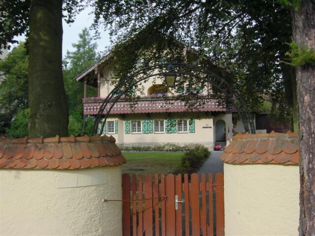 cg-s-house-from-front-gate
