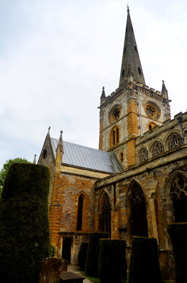 holy-trinity-church-stratford-upon-avon-exterior-3