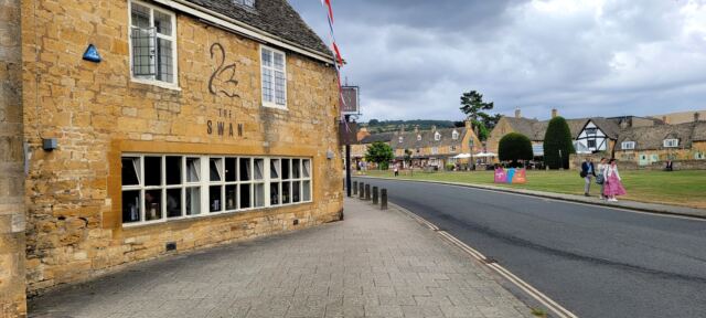 Broadway - The Swan (2)
