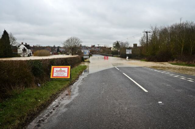 Flooded Stour River bridge (6)