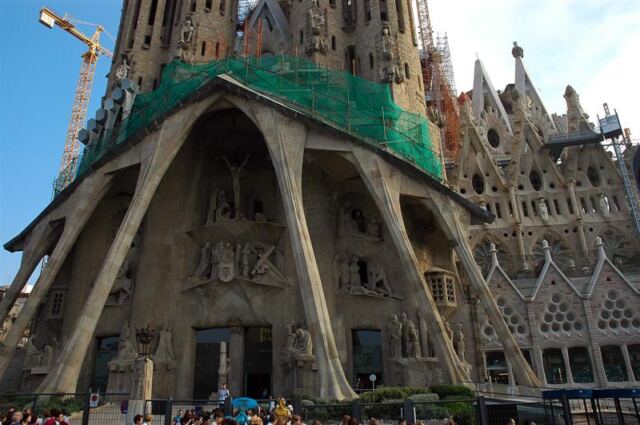 Gaudi - La Sagrada Familia (2)