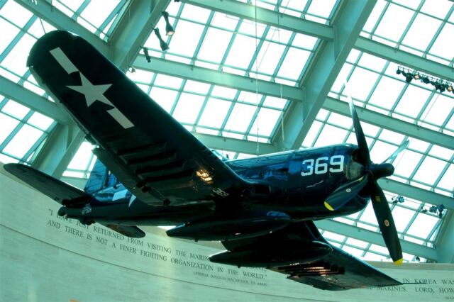 F4U Corsair (1)