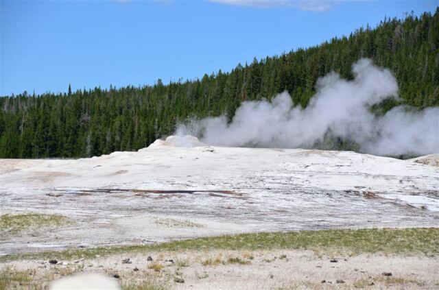 Old Faithful eruption (1)