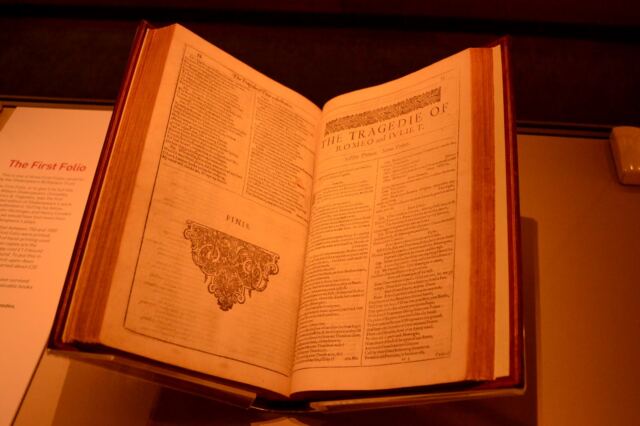 shakespeare-first-folio-extremely-rare-1