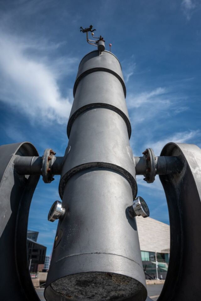 Liverpool astronomy statue 02
