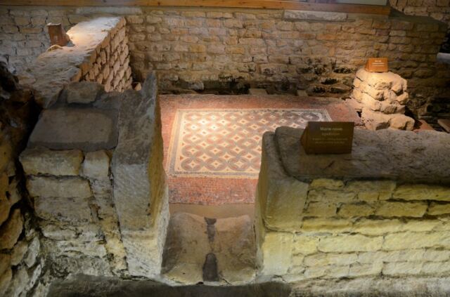 Chedworth Roman Villa - warm room (2)