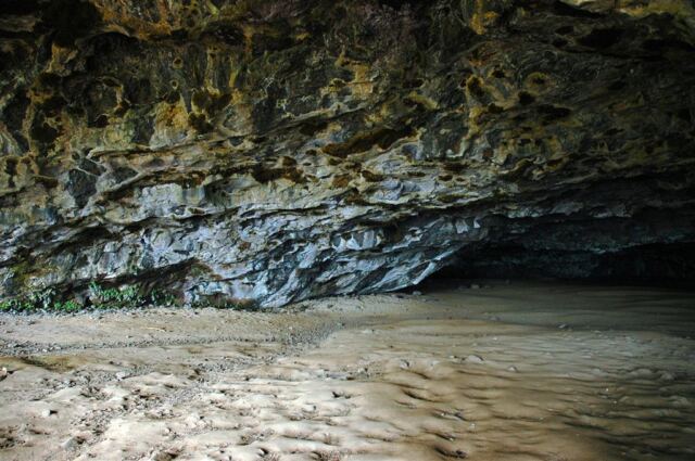Dry Cave side and ceiling