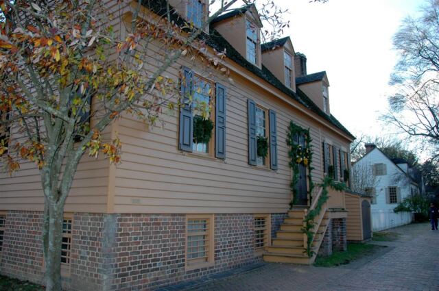 Colonial Williamsburg - street shot (8)