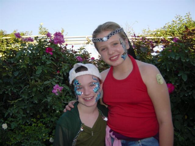 lauren-and-mel-in-the-rose-garden