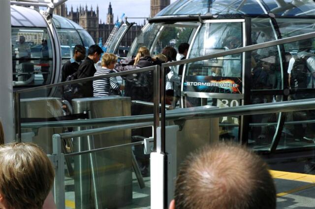 London Eye - loading the capsule
