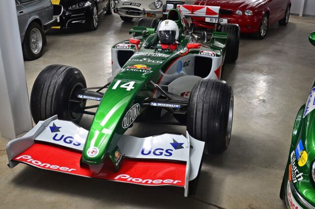 2004 Jaguar R5 Formula 1 racer (1)