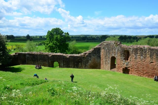 Kenilworth Castle - Back Walls 1