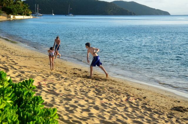 The Great Mahoe Bay Sand Fight 3