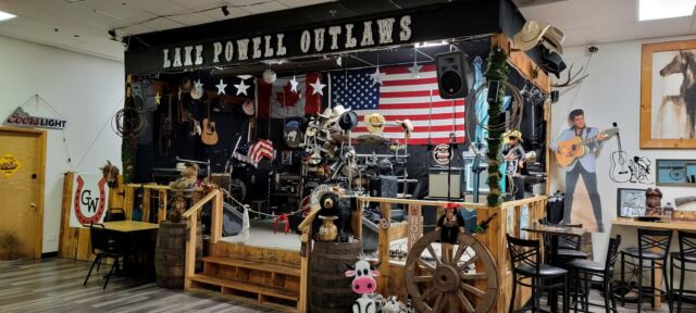 Lake Powell Outlaws stage setup