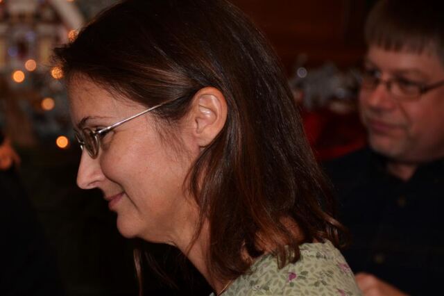 patti-watches-the-scene