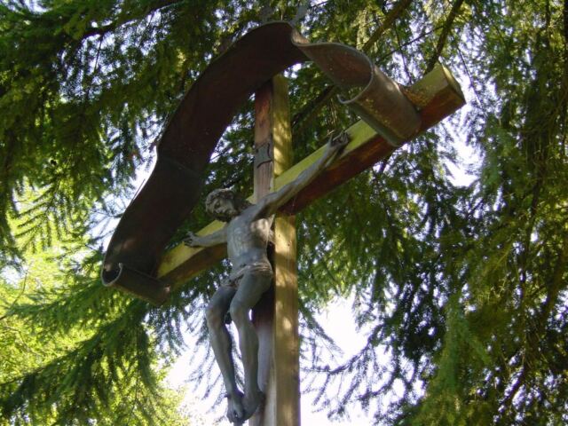 crucifix-in-cemetary-1