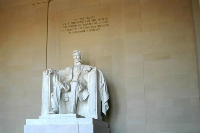 Lincoln Memorial interior (2)