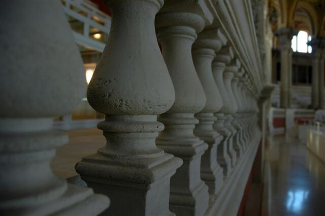 Column perspective - Catalunya museum