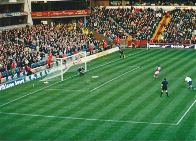 Villa v Middlesbrough GOAL! - Nov 1996
